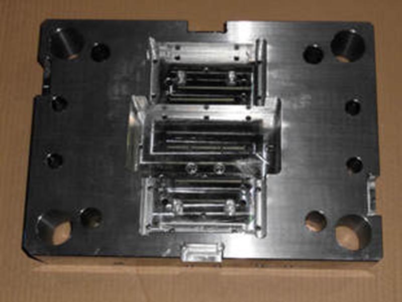 龙港精密塑料模-06